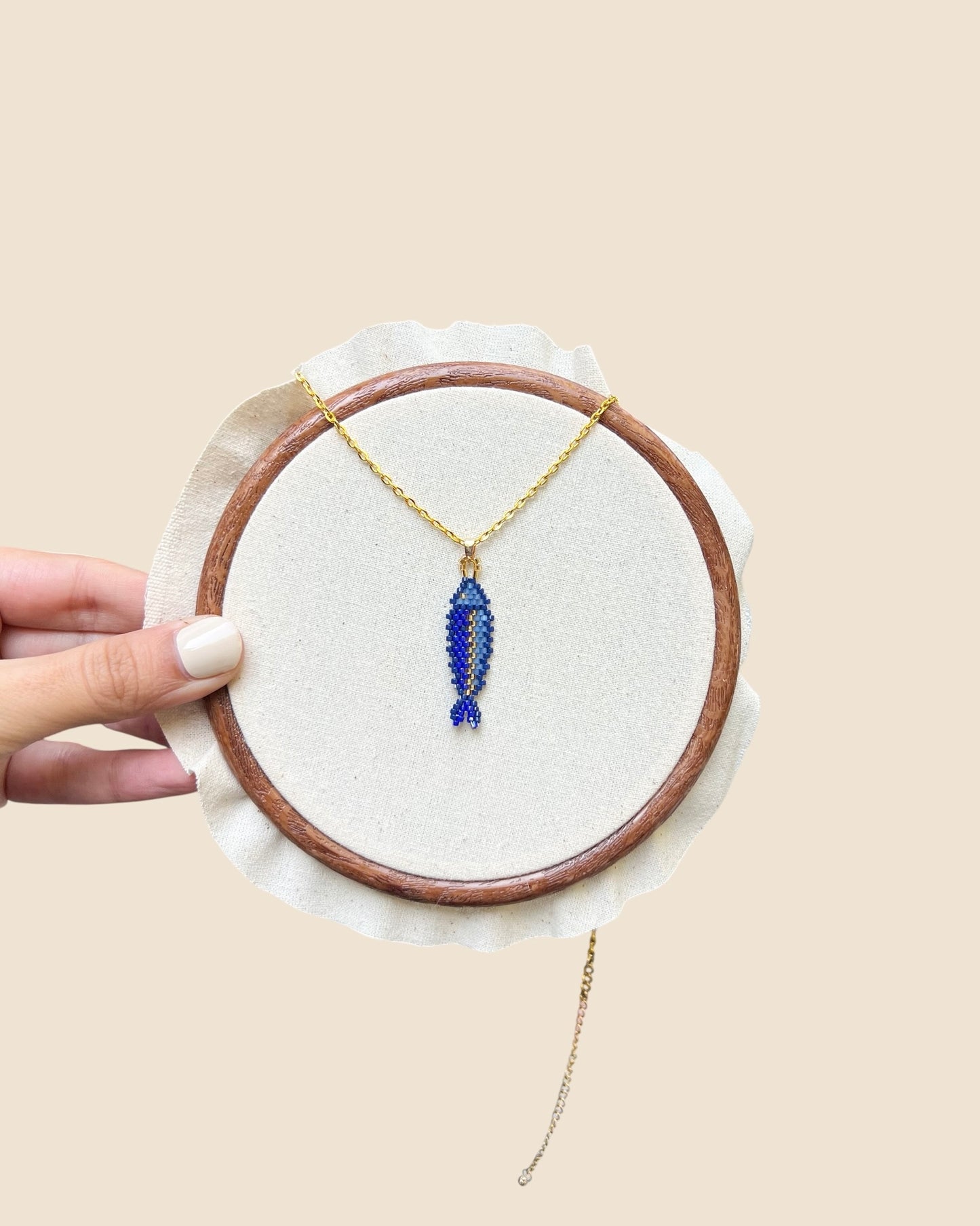 Collar Sardina Azul con Dorado Mini