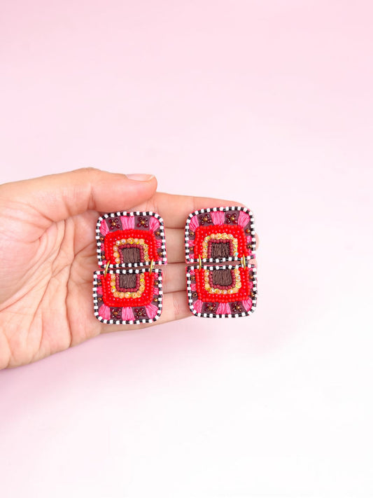 Aros pintados y bordados a mano