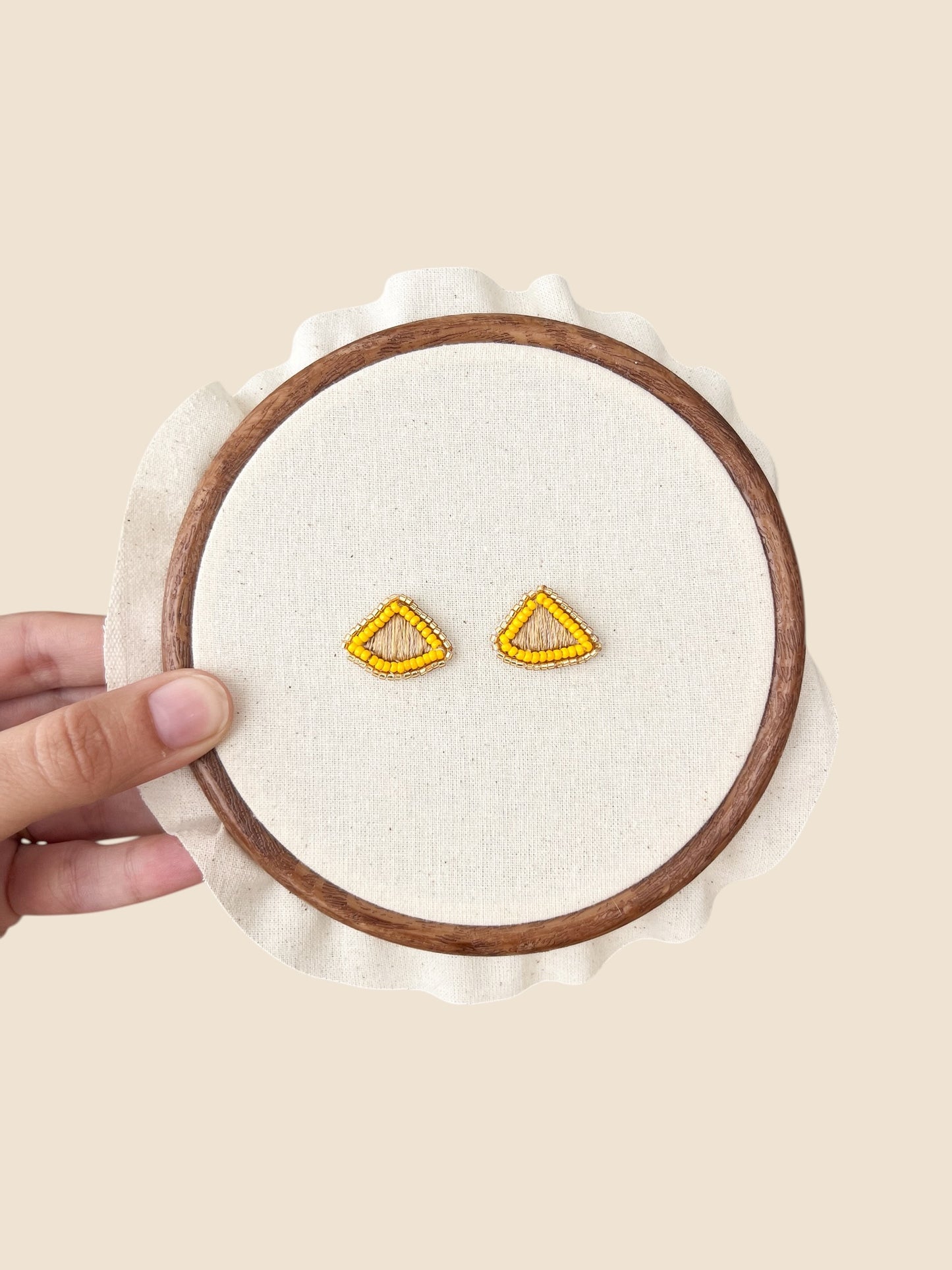 Aros Bordados de Mostacillas e Hilo