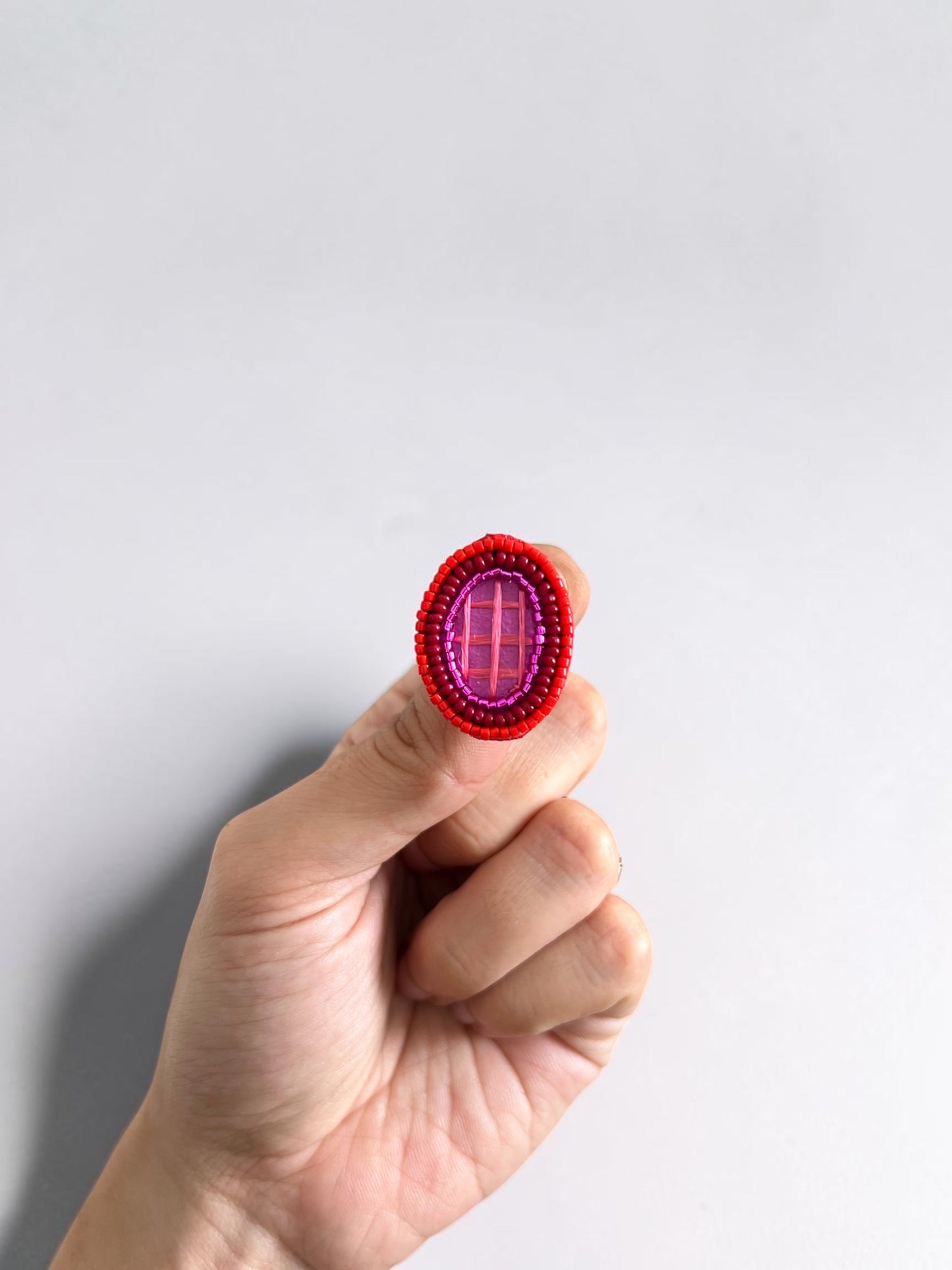 Aros pintados y bordados a mano