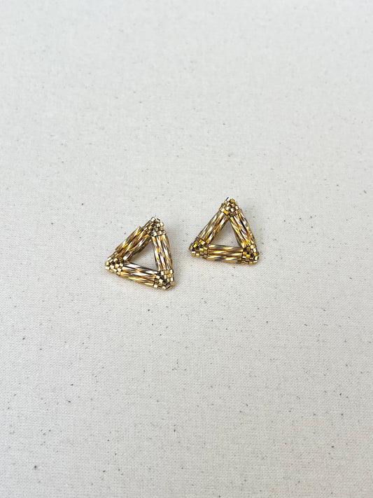 Aros triángulo canutillo dorado