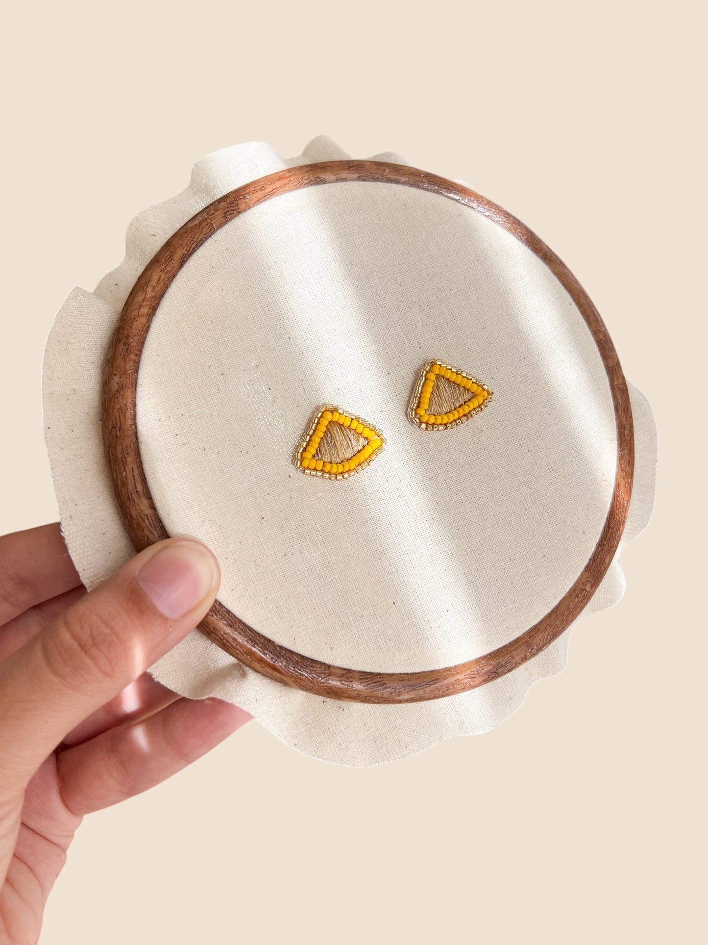 Aros Bordados de Mostacillas e Hilo
