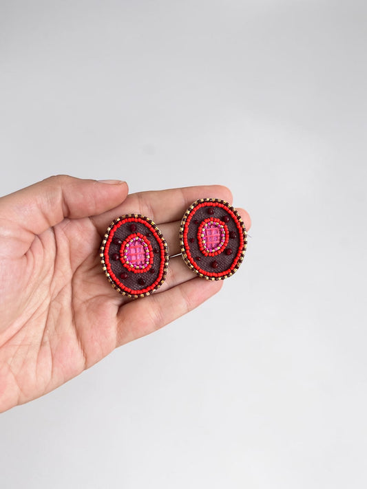 Aros pintados y bordados a mano