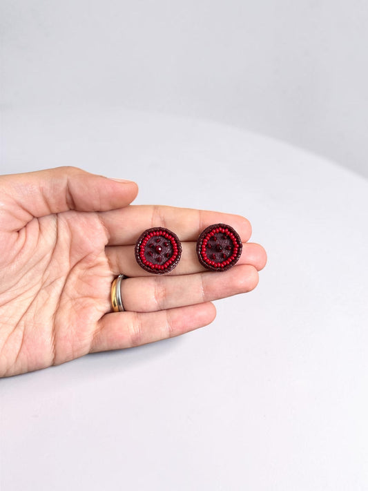 Aros pintados y bordados a mano