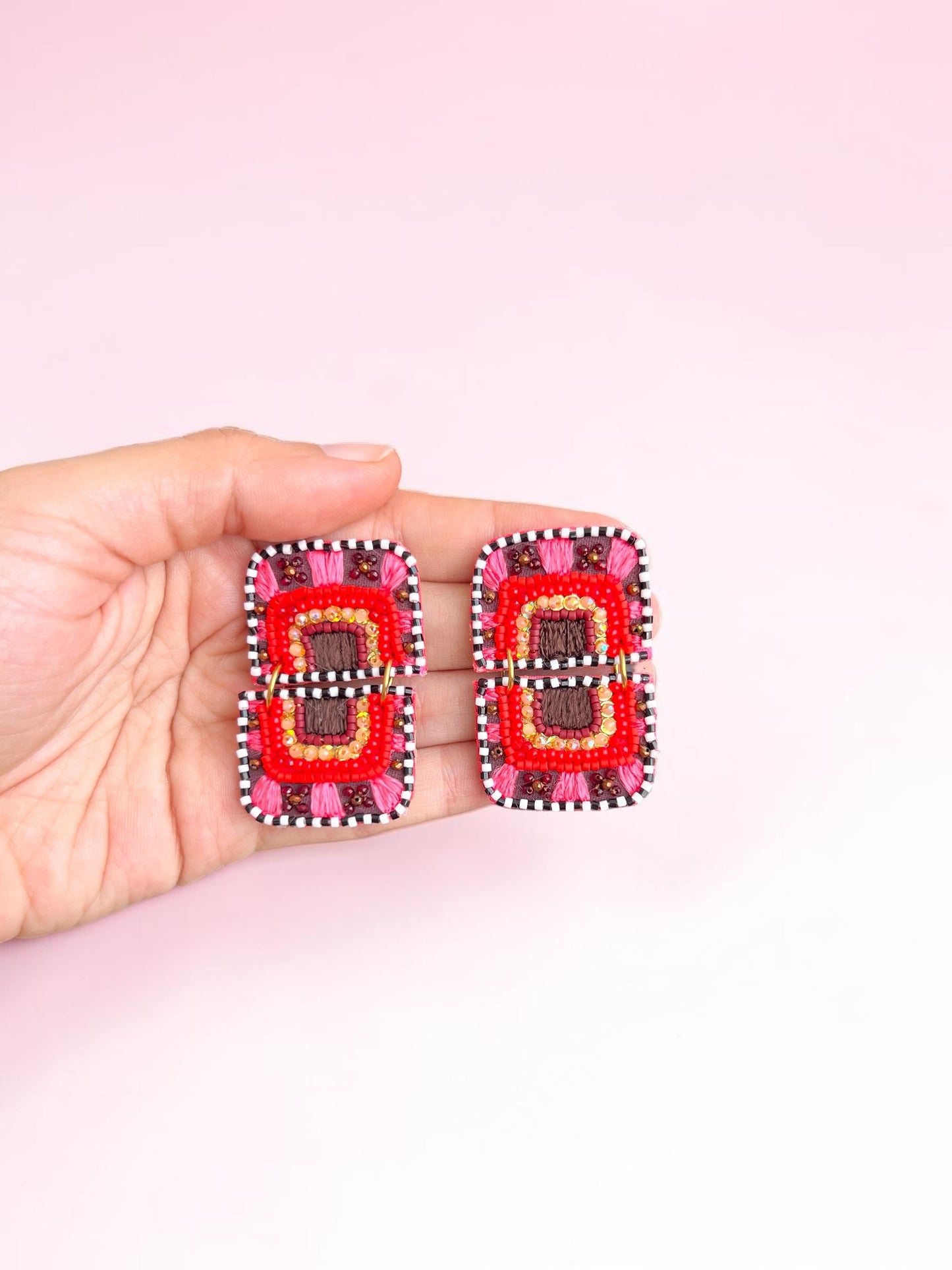 Aros pintados y bordados a mano